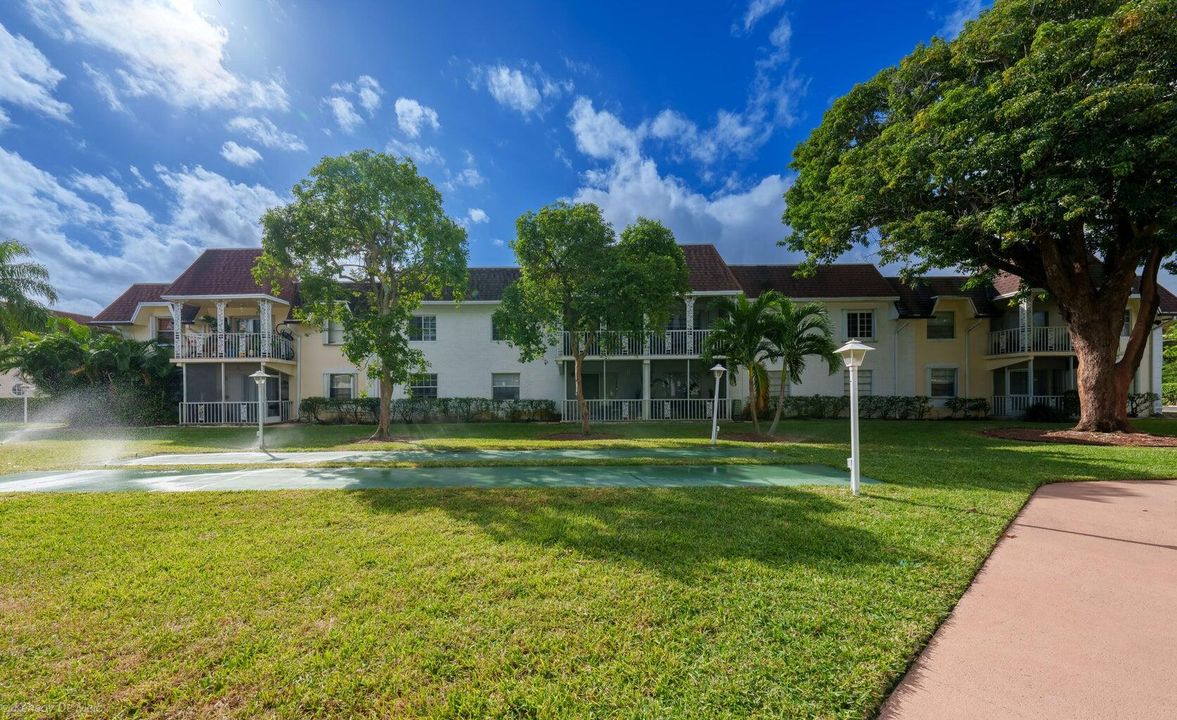 For Sale: $217,000 (2 beds, 2 baths, 1056 Square Feet)