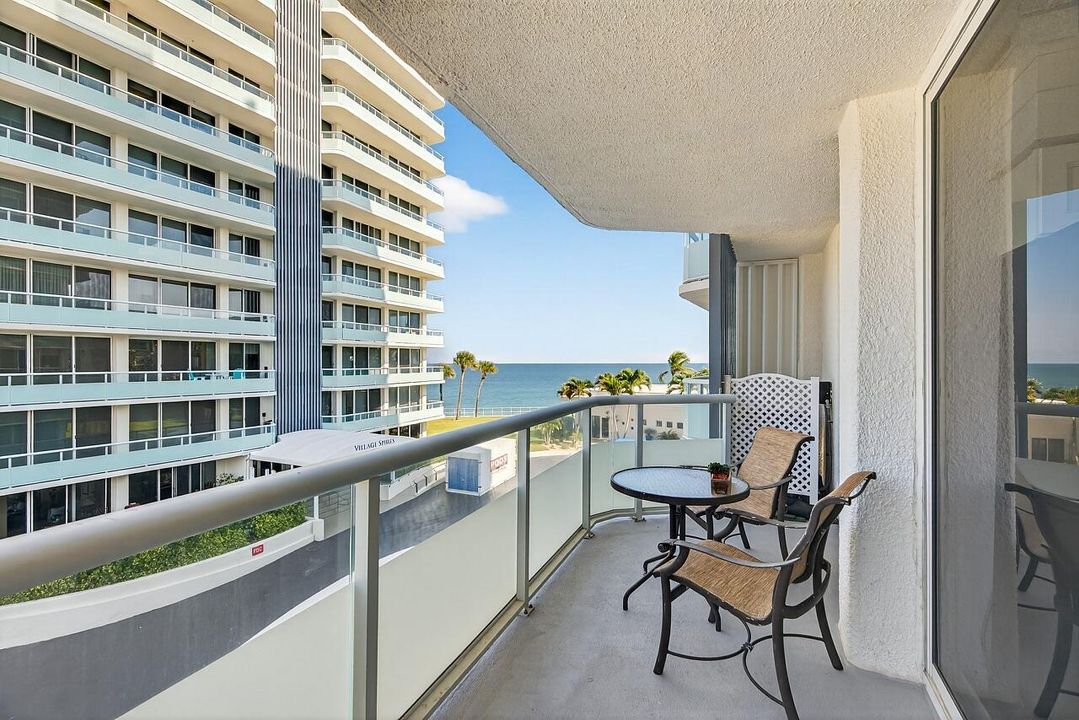 For Sale: $725,000 (2 beds, 2 baths, 1112 Square Feet)