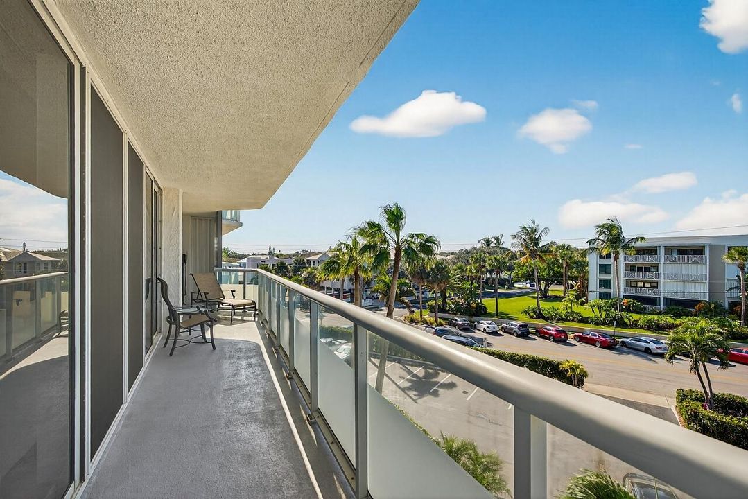 For Sale: $725,000 (2 beds, 2 baths, 1112 Square Feet)