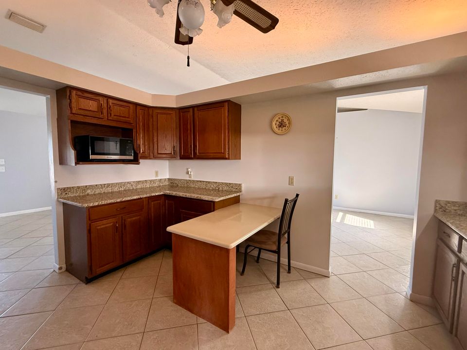 Activo con contrato: $359,900 (3 camas, 3 baños, 1486 Pies cuadrados)