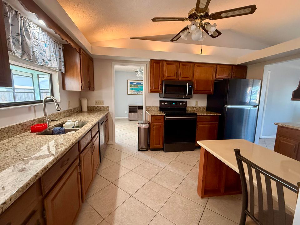 Activo con contrato: $359,900 (3 camas, 3 baños, 1486 Pies cuadrados)