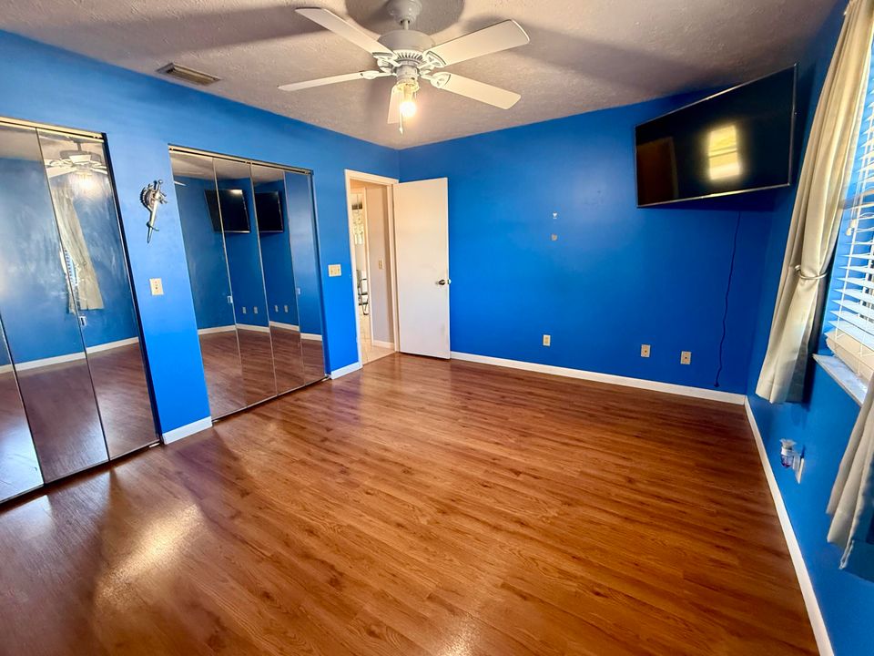 Activo con contrato: $359,900 (3 camas, 3 baños, 1486 Pies cuadrados)