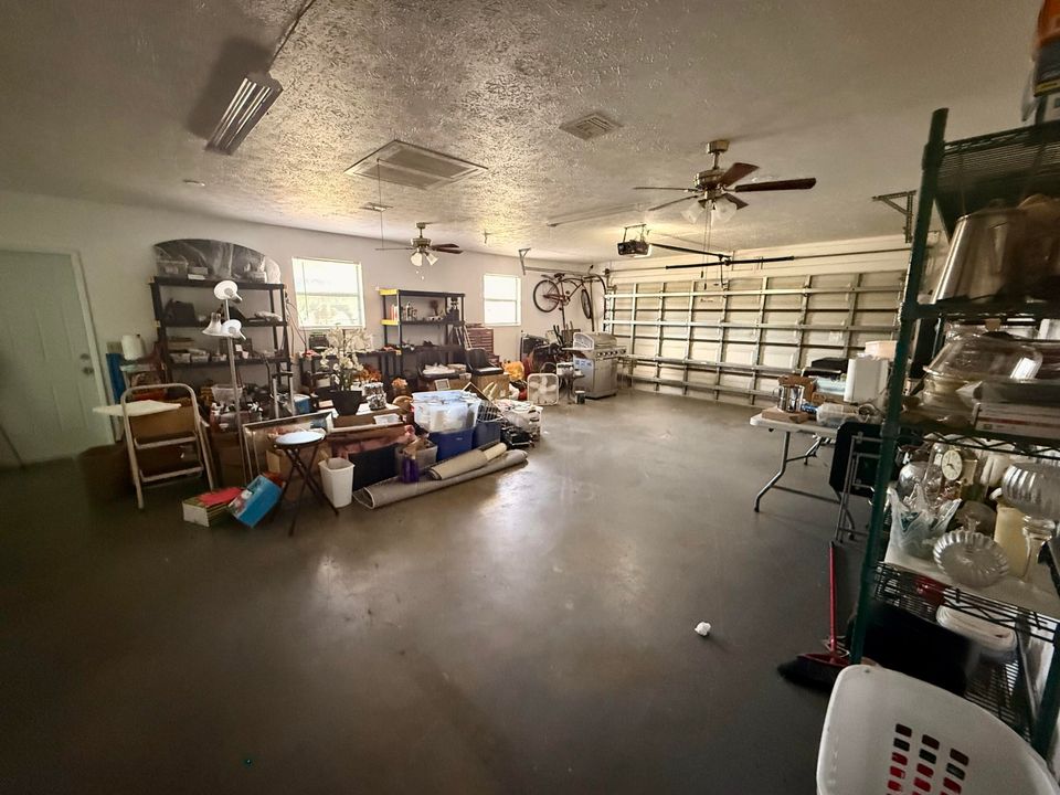 Activo con contrato: $359,900 (3 camas, 3 baños, 1486 Pies cuadrados)