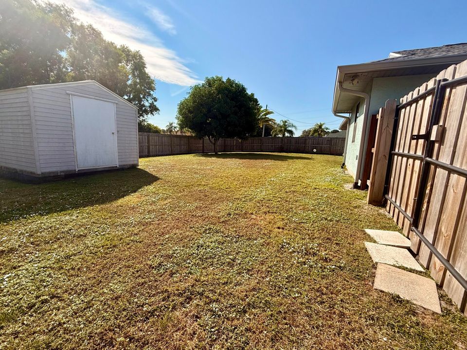 Activo con contrato: $359,900 (3 camas, 3 baños, 1486 Pies cuadrados)