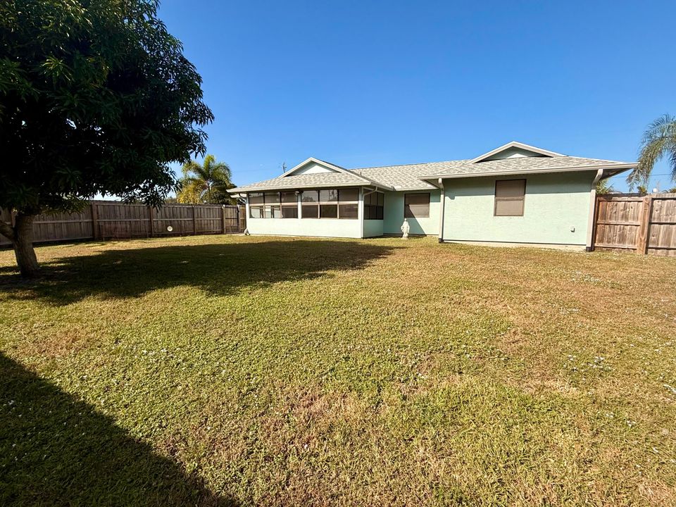 Activo con contrato: $359,900 (3 camas, 3 baños, 1486 Pies cuadrados)