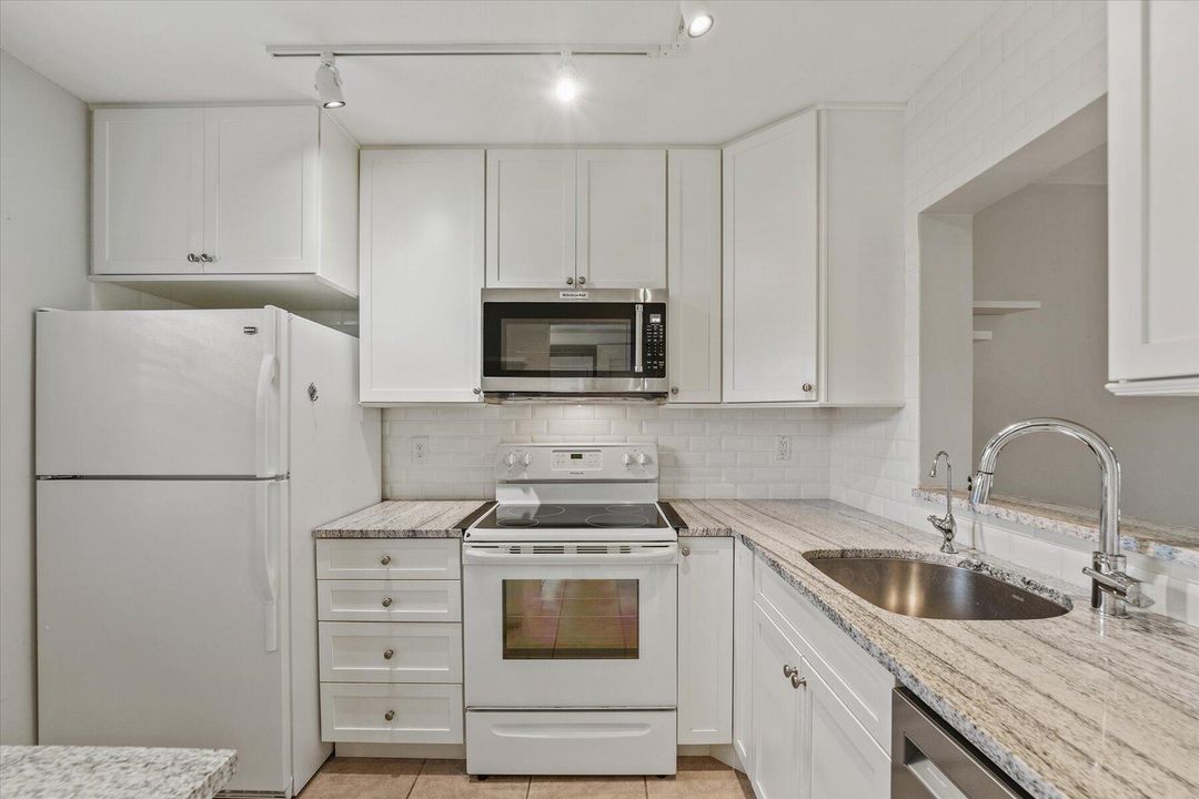 For Rent: $1,599 (2 beds, 2 baths, 1034 Square Feet)