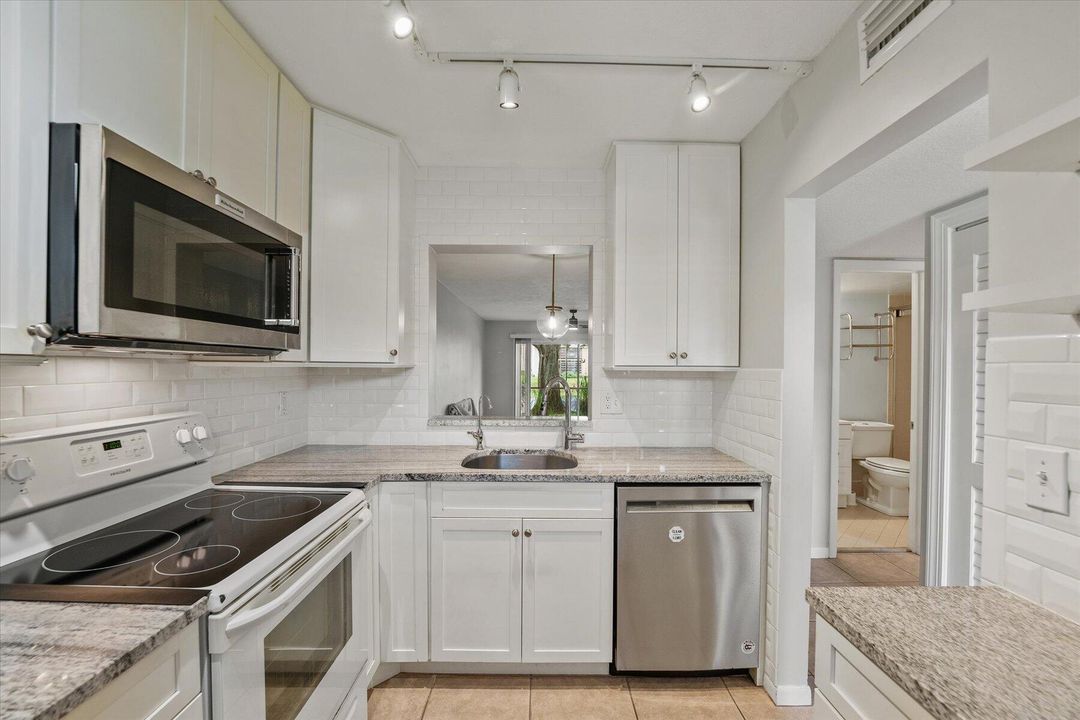 For Rent: $1,599 (2 beds, 2 baths, 1034 Square Feet)