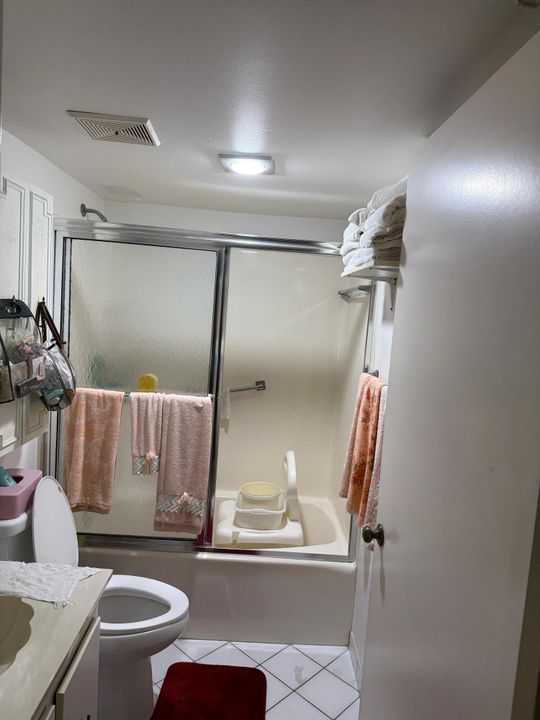 На продажу: $132,000 (2 спален, 2 ванн, 905 Квадратных фут)