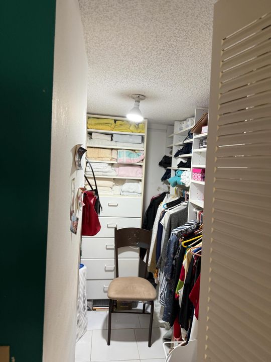 На продажу: $132,000 (2 спален, 2 ванн, 905 Квадратных фут)