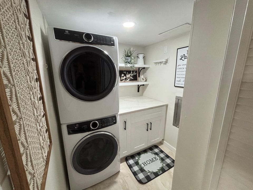 For Sale: $1,599,500 (2 beds, 2 baths, 2529 Square Feet)