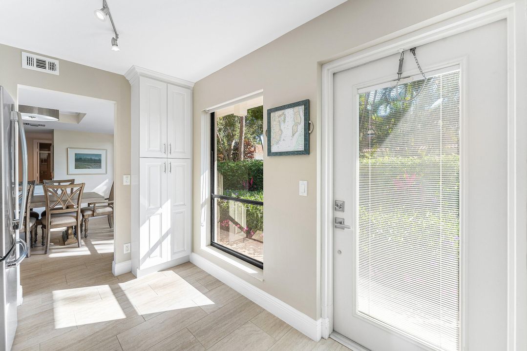 На продажу: $399,000 (2 спален, 2 ванн, 1300 Квадратных фут)