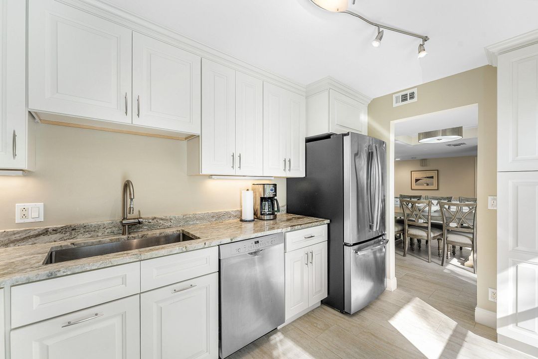 На продажу: $399,000 (2 спален, 2 ванн, 1300 Квадратных фут)