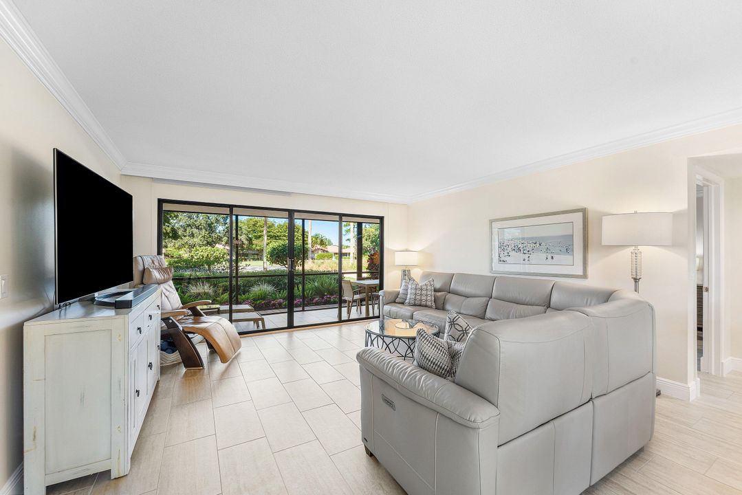 На продажу: $399,000 (2 спален, 2 ванн, 1300 Квадратных фут)