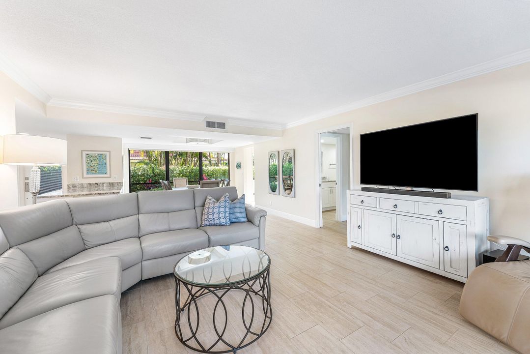 На продажу: $399,000 (2 спален, 2 ванн, 1300 Квадратных фут)