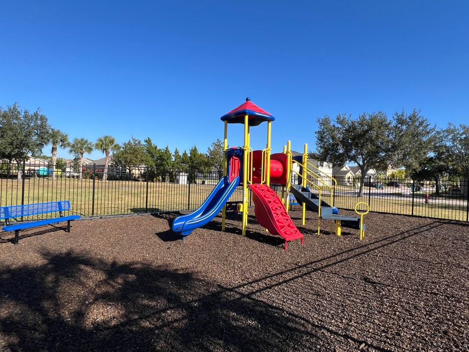 出租: $2,330 (4 贝兹, 2 浴室, 1528 平方英尺)