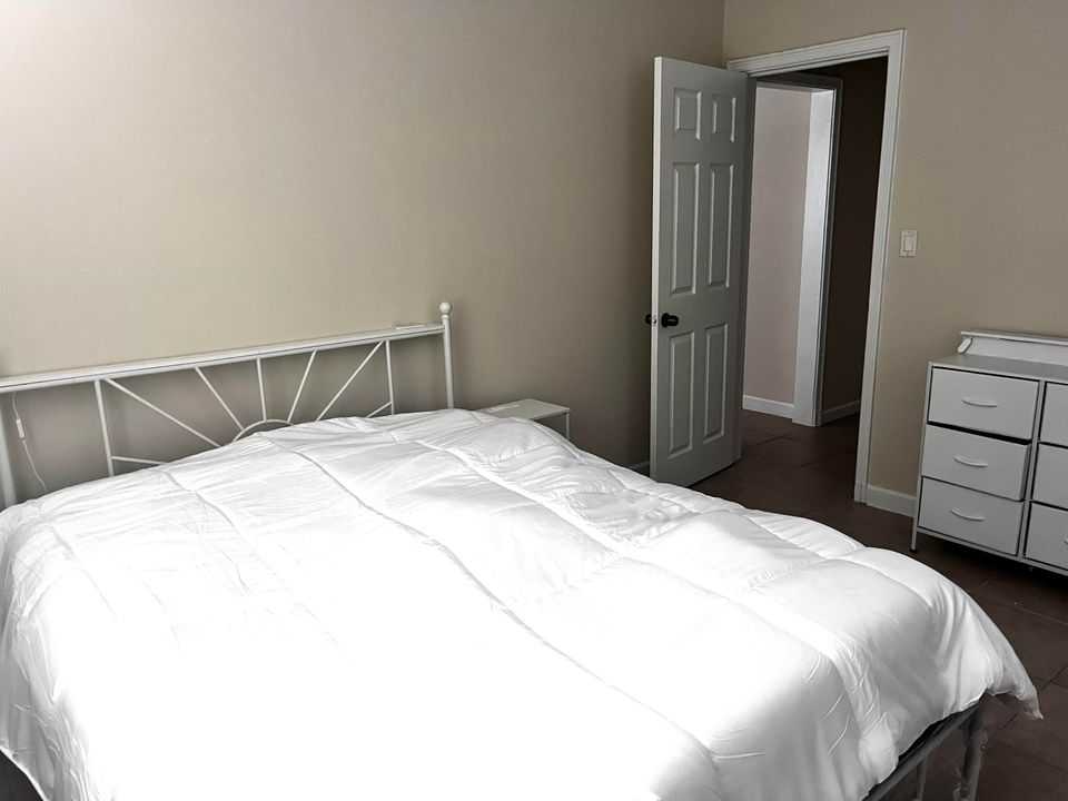 For Rent: $2,250 (1 beds, 4 baths, 2400 Square Feet)