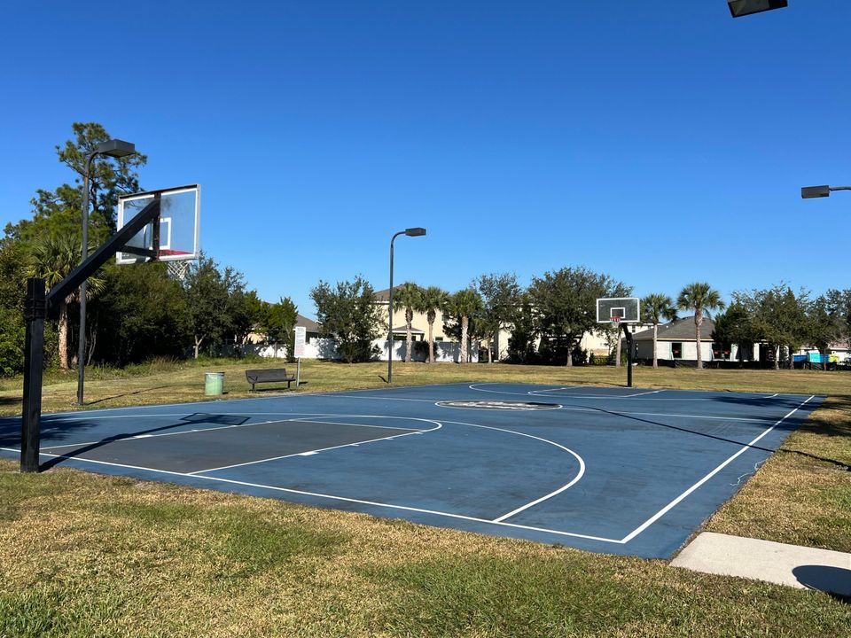 出租: $2,330 (4 贝兹, 2 浴室, 1528 平方英尺)