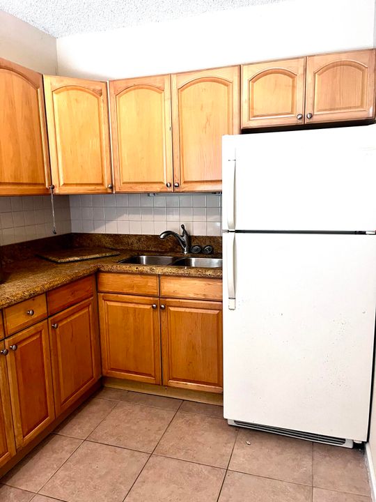 For Rent: $2,250 (1 beds, 4 baths, 2400 Square Feet)