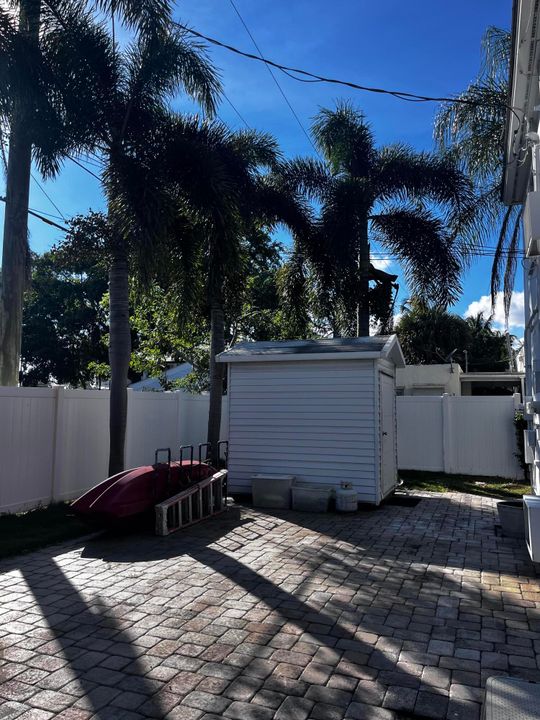 For Rent: $2,250 (1 beds, 4 baths, 2400 Square Feet)