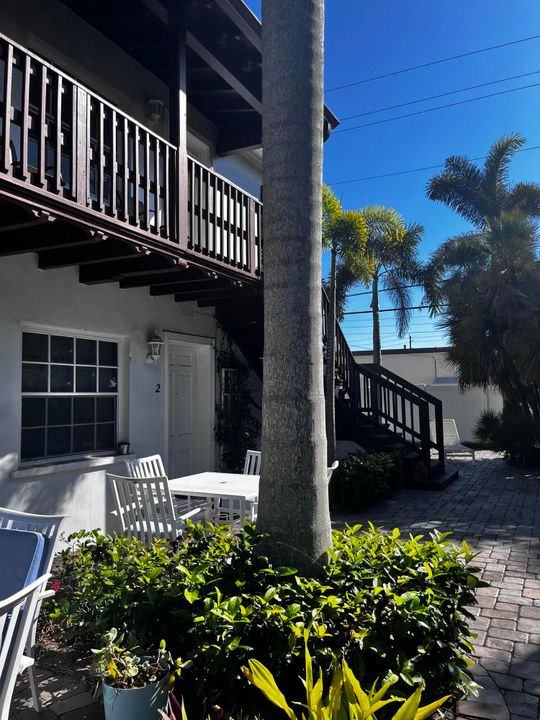 For Rent: $2,250 (1 beds, 4 baths, 2400 Square Feet)