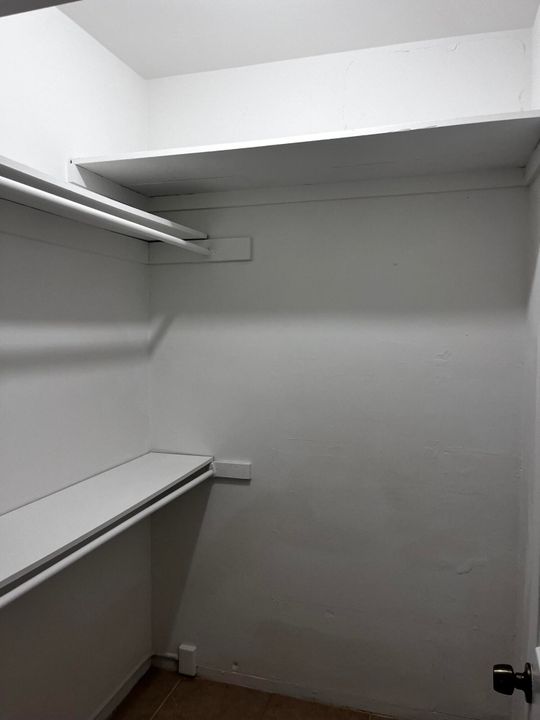 For Rent: $2,250 (1 beds, 4 baths, 2400 Square Feet)