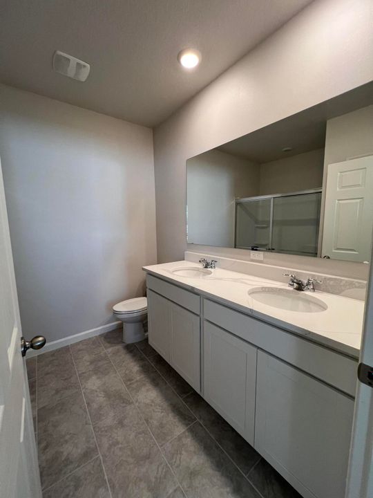 出租: $2,330 (4 贝兹, 2 浴室, 1528 平方英尺)