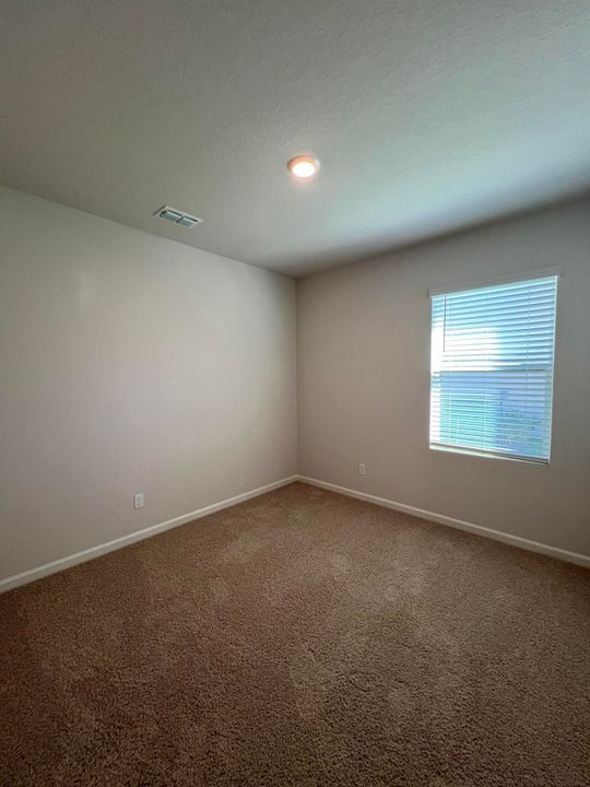 出租: $2,330 (4 贝兹, 2 浴室, 1528 平方英尺)