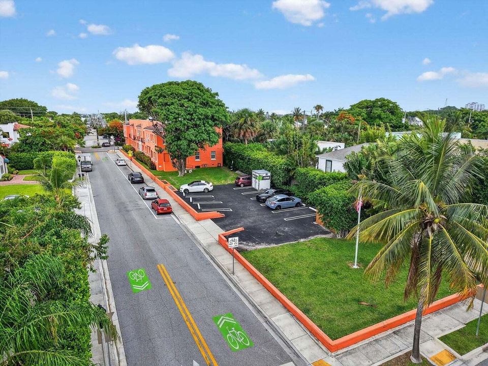 В аренду: $2,300 (1 спален, 1 ванн, 680 Квадратных фут)