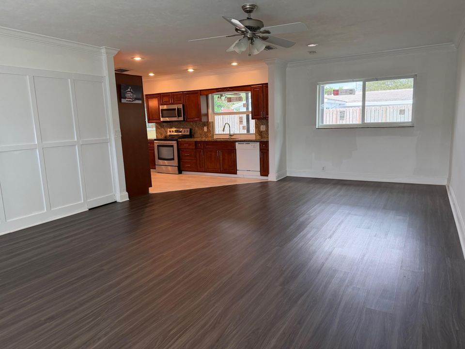 For Rent: $3,600 (3 beds, 2 baths, 1286 Square Feet)