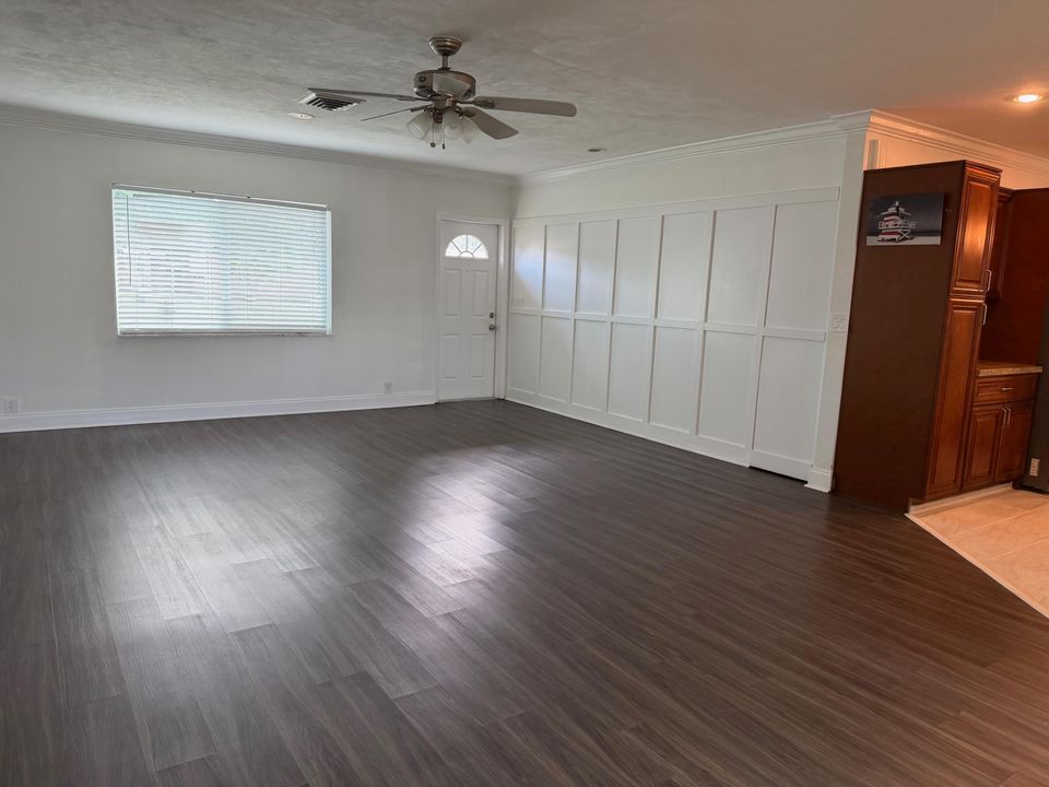 For Rent: $3,600 (3 beds, 2 baths, 1286 Square Feet)