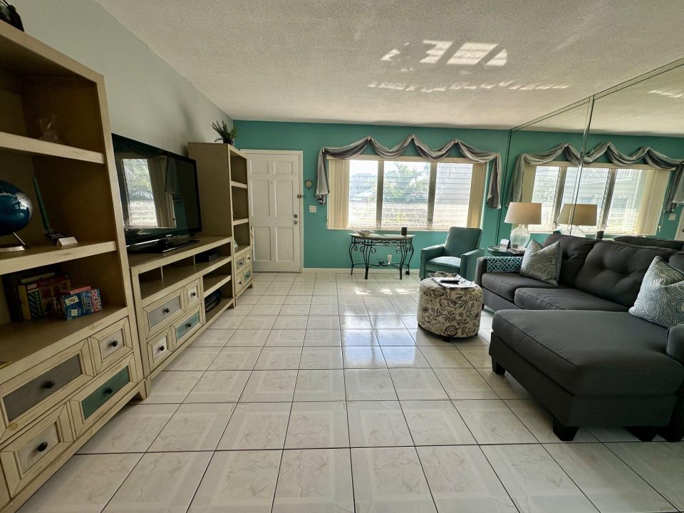 出租: $2,900 (1 贝兹, 1 浴室, 615 平方英尺)