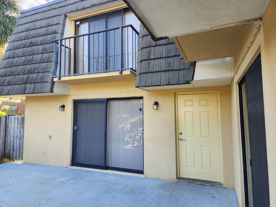 В аренду: $2,200 (2 спален, 2 ванн, 1236 Квадратных фут)