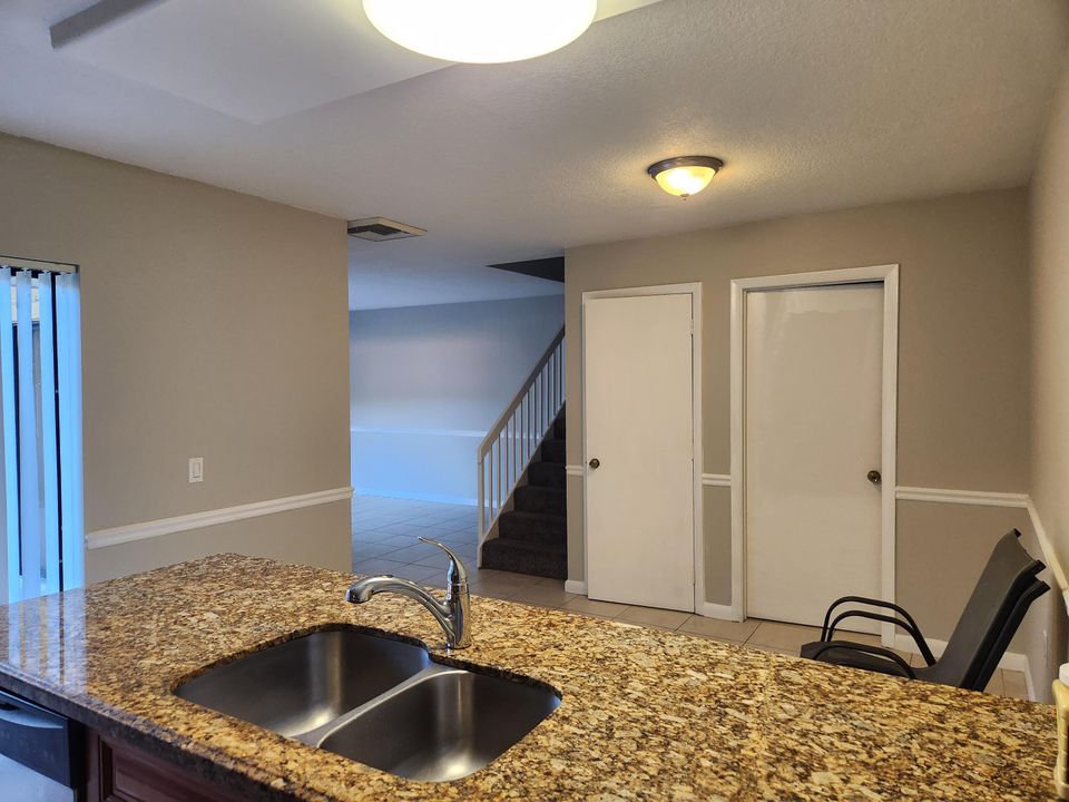 В аренду: $2,200 (2 спален, 2 ванн, 1236 Квадратных фут)