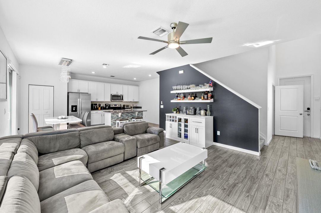 For Sale: $549,900 (3 beds, 2 baths, 1692 Square Feet)