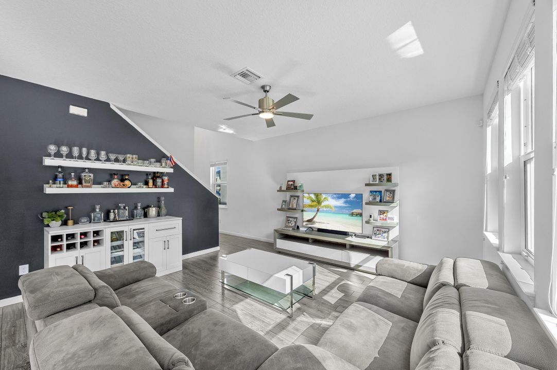 For Sale: $549,900 (3 beds, 2 baths, 1692 Square Feet)