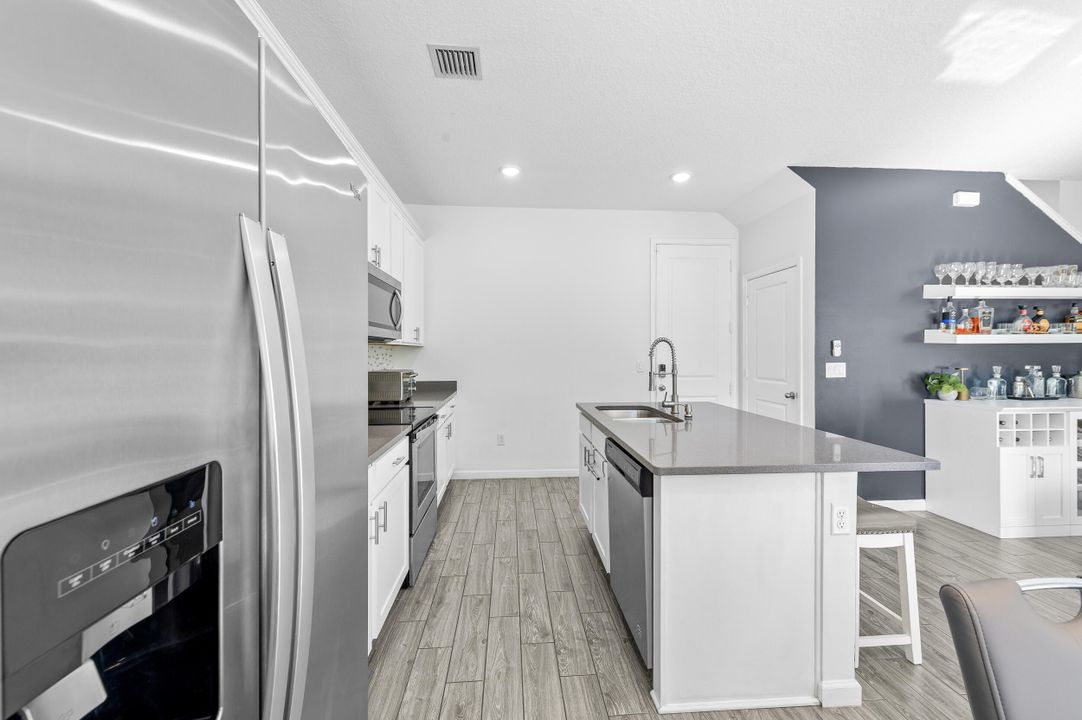 For Sale: $549,900 (3 beds, 2 baths, 1692 Square Feet)