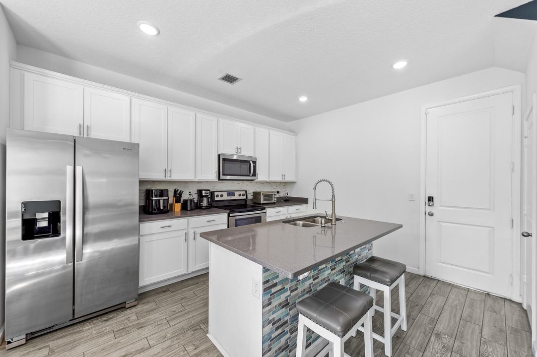 For Sale: $549,900 (3 beds, 2 baths, 1692 Square Feet)