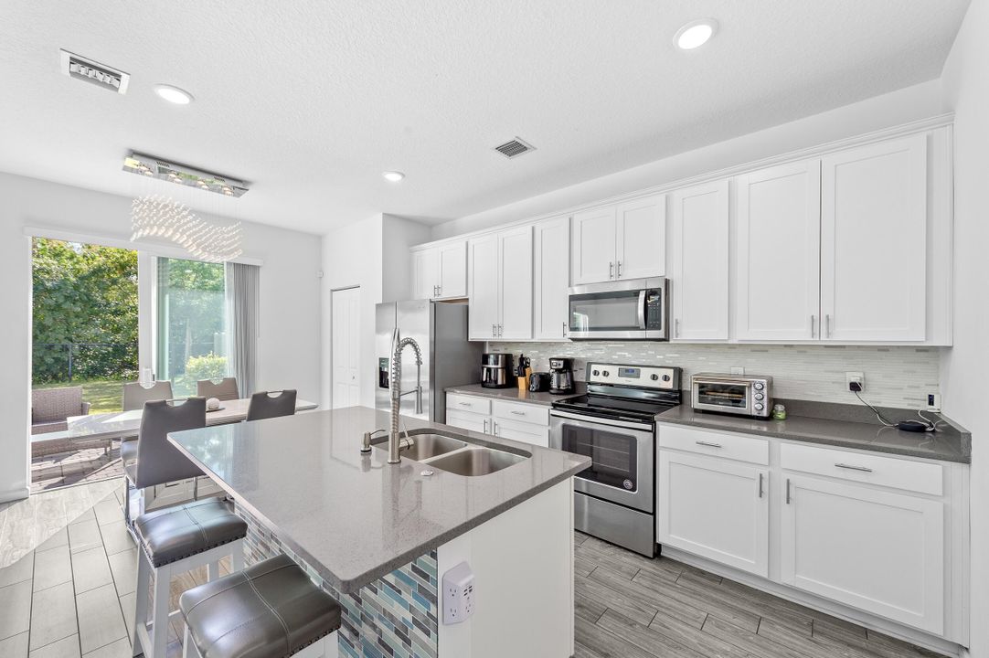 For Sale: $549,900 (3 beds, 2 baths, 1692 Square Feet)