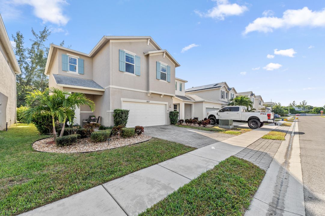 For Sale: $549,900 (3 beds, 2 baths, 1692 Square Feet)