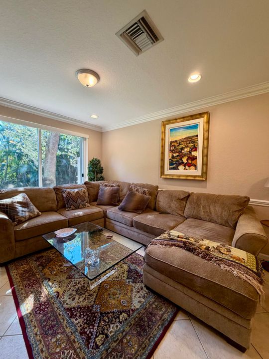 出租: $2,995 (4 贝兹, 3 浴室, 2018 平方英尺)