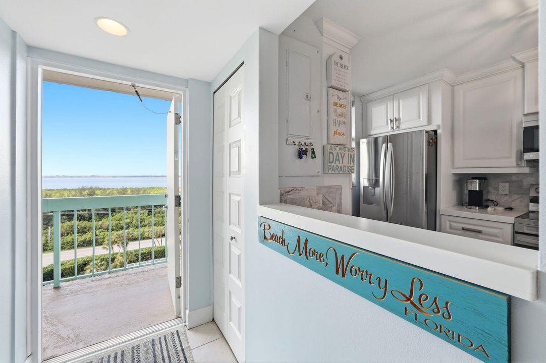 For Rent: $4,200 (2 beds, 2 baths, 1023 Square Feet)