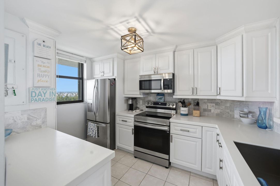 For Rent: $4,200 (2 beds, 2 baths, 1023 Square Feet)