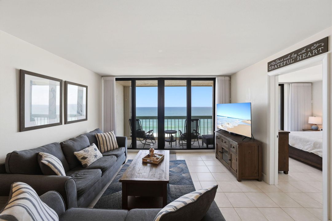 For Rent: $4,200 (2 beds, 2 baths, 1023 Square Feet)