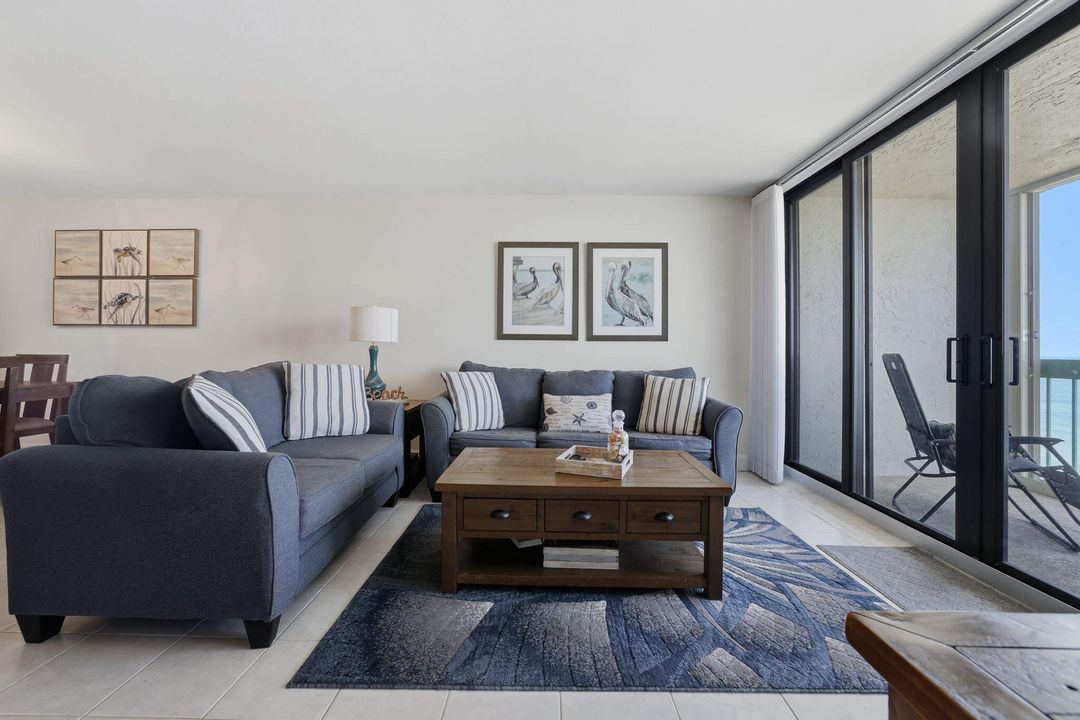 For Rent: $4,200 (2 beds, 2 baths, 1023 Square Feet)