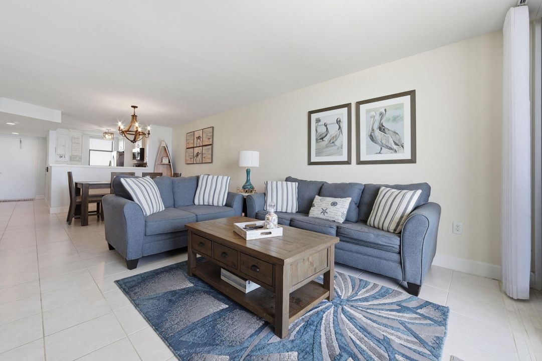 For Rent: $4,200 (2 beds, 2 baths, 1023 Square Feet)