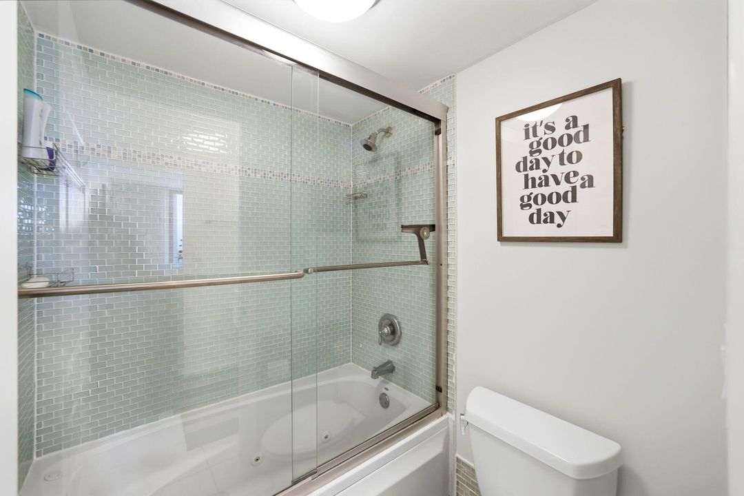 For Rent: $4,200 (2 beds, 2 baths, 1023 Square Feet)