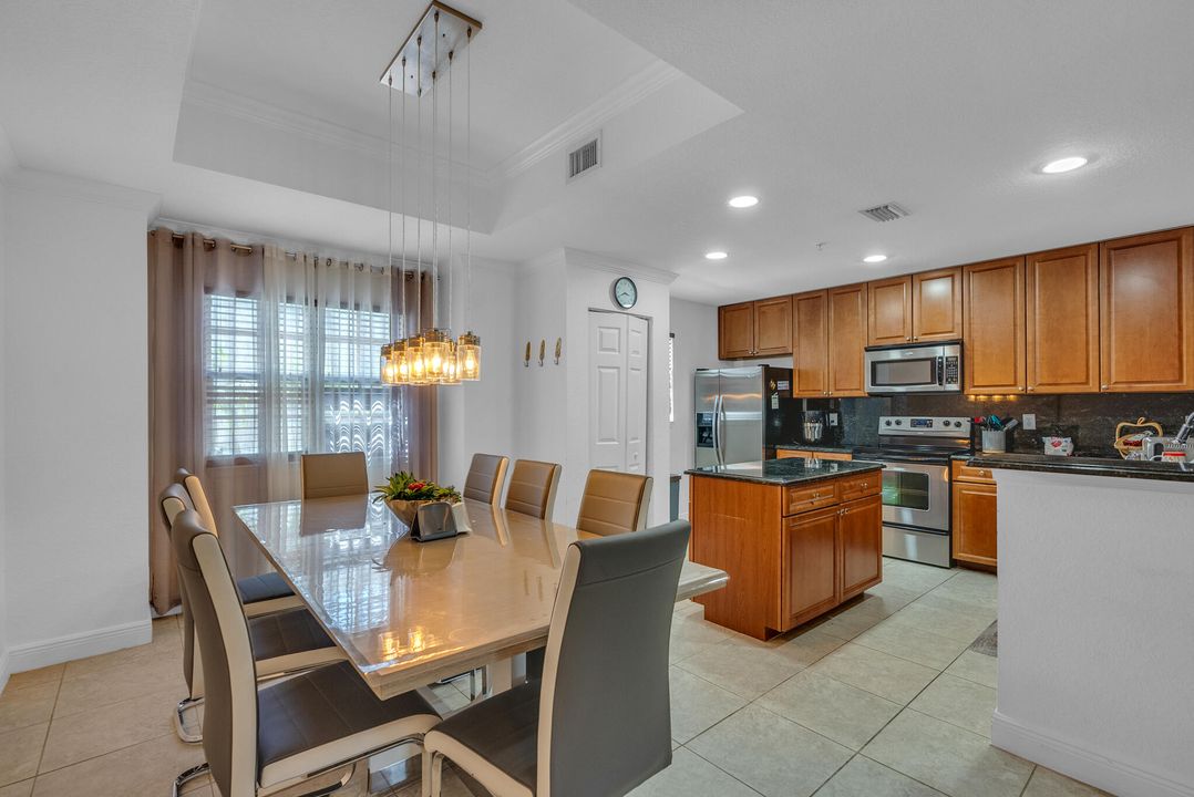 For Sale: $480,000 (3 beds, 3 baths, 1988 Square Feet)