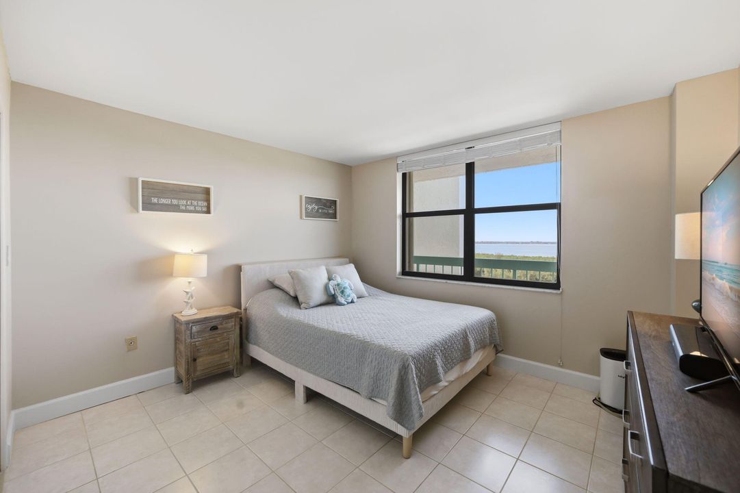 For Rent: $4,200 (2 beds, 2 baths, 1023 Square Feet)