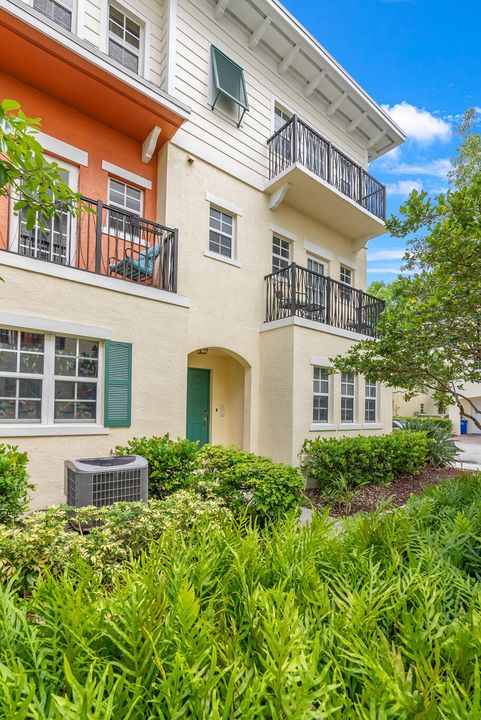 For Sale: $480,000 (3 beds, 3 baths, 1988 Square Feet)