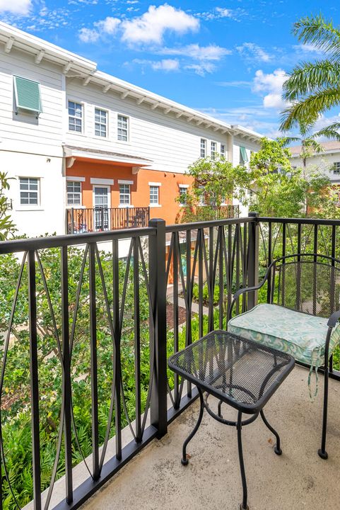 For Sale: $480,000 (3 beds, 3 baths, 1988 Square Feet)